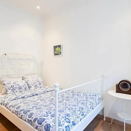 Charming In Front Of Castle Sao Jorge By Innkeeper *